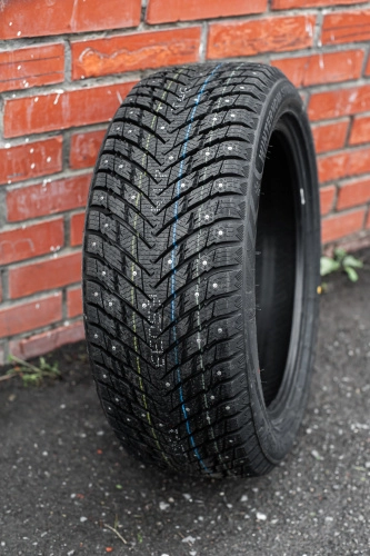 фото протектора и шины WINTERNOVA STUD II Шина ZMAX WINTERNOVA STUD II 275/35 R20 102T